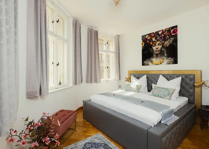 Exklusive Arthur In Zentraler Bestlage Von Zeitz! Vollausgestattet, Fahrstuhl, Magenta-tv, Highspeed Wlan