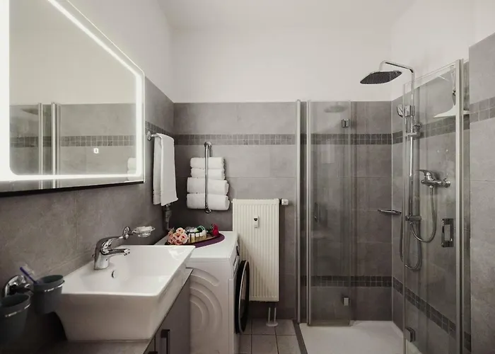 Exklusive Arthur In Zentraler Bestlage Von Zeitz! Vollausgestattet, Fahrstuhl, Magenta-tv, Highspeed Wlan * Zeitz