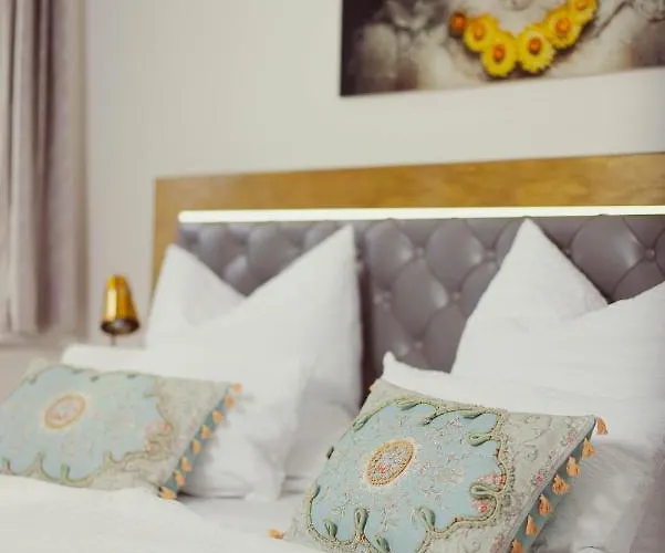 Appartement Exklusive Arthur In Zentraler Bestlage Von Zeitz! Vollausgestattet, Fahrstuhl, Magenta-tv, Highspeed Wlan