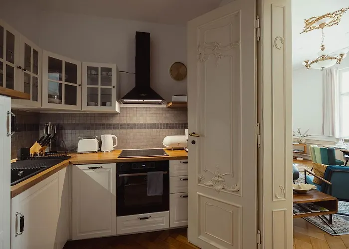 Appartement Exklusive Arthur In Zentraler Bestlage Von Zeitz! Vollausgestattet, Fahrstuhl, Magenta-tv, Highspeed Wlan Zeitz